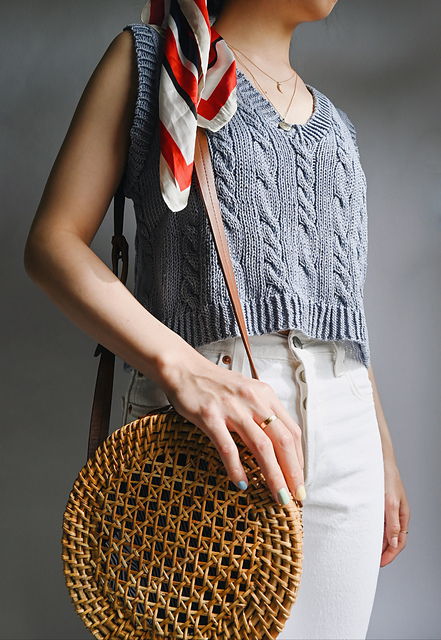 Arcuate” Knitted V-Neck Vest Pattern